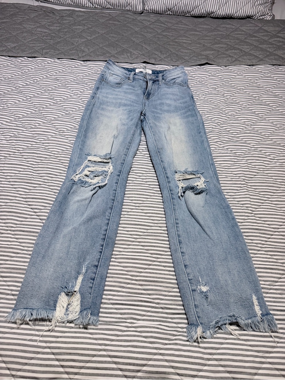 Light Wash Distressed Ankle Jeans for Women